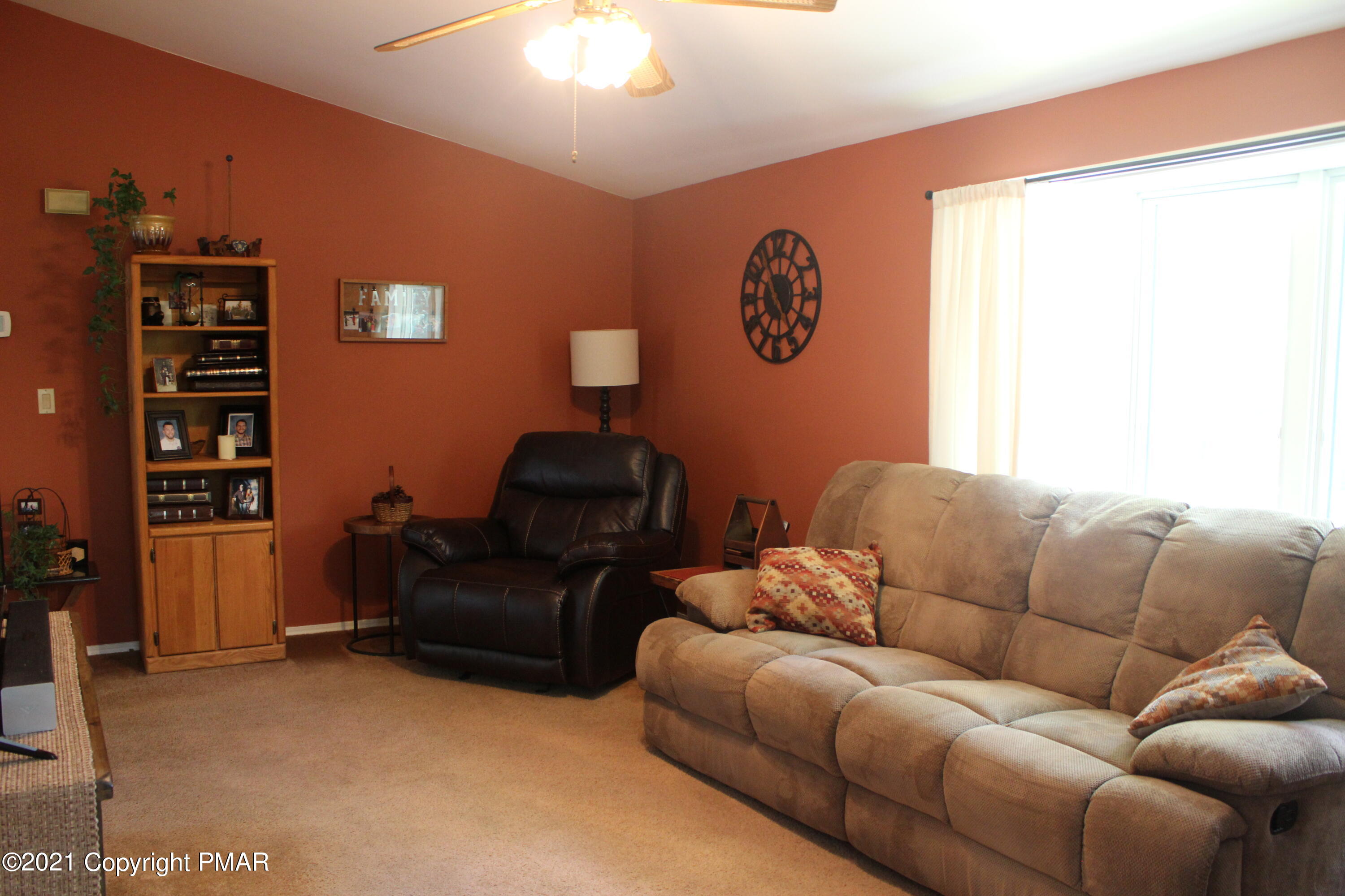 91 Turkey Ridge Road East Stroudsburg, PA 18302 - Photo 5 of 32 IMG_9151
