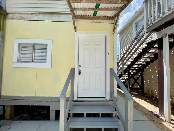 $1,000 | 1814 Ave M 1/2, Unit 7, Galveston, TX 77550