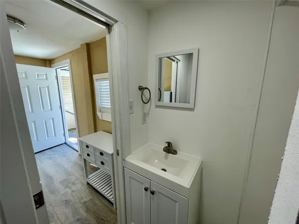 $1,000 | 1814 Ave M 1/2, Unit 7, Galveston, TX 77550