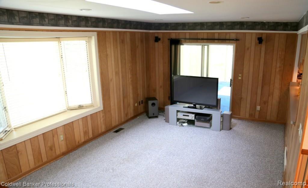 16203 Wayne Road Livonia, MI 48154 - Photo 10 of 30 Great Room