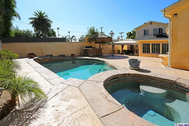 a house view with a outdoor space