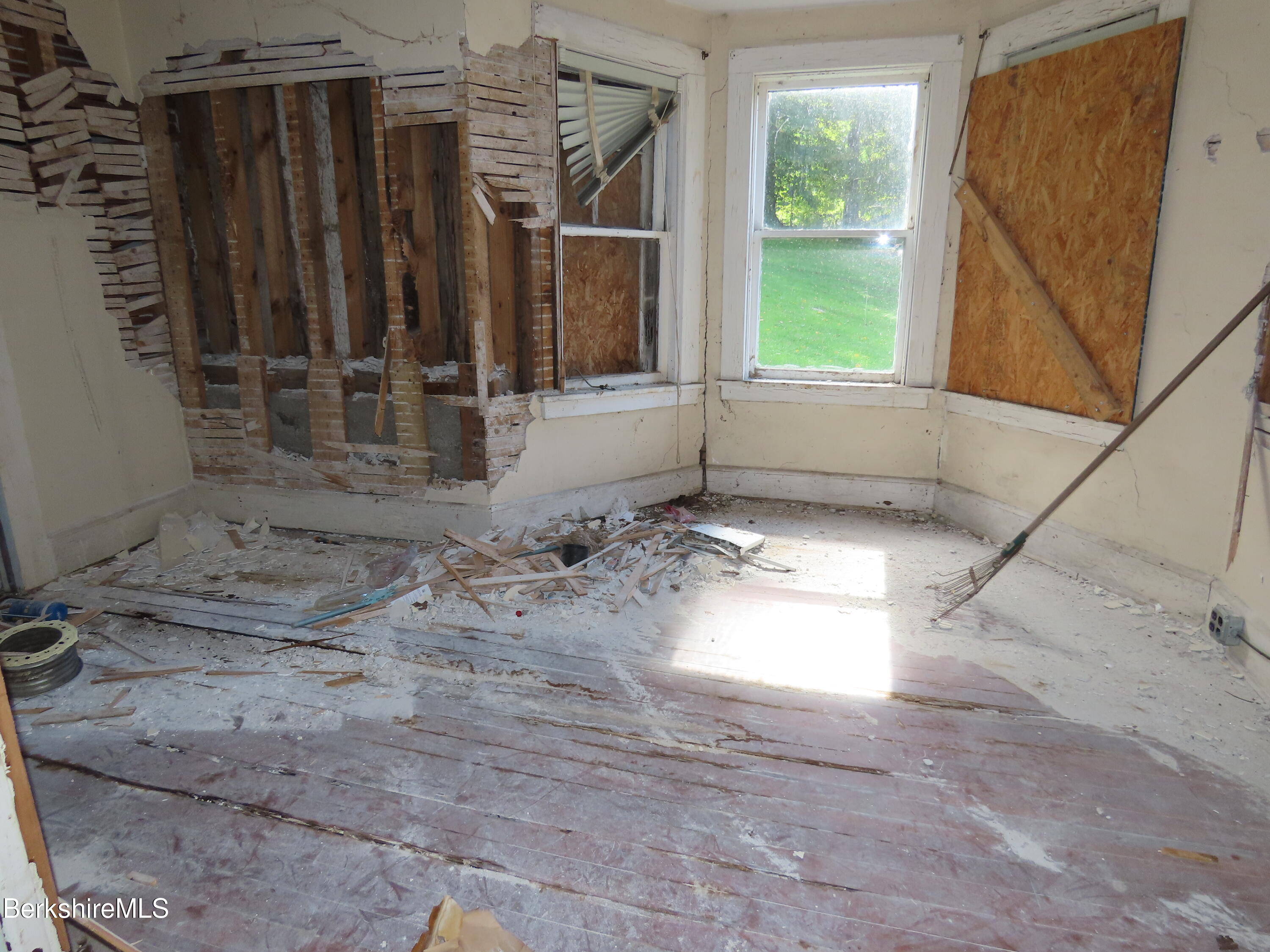 660 E Road Stamford, VT 05352 - Photo 25 of 41 a view of a entrance door of the house