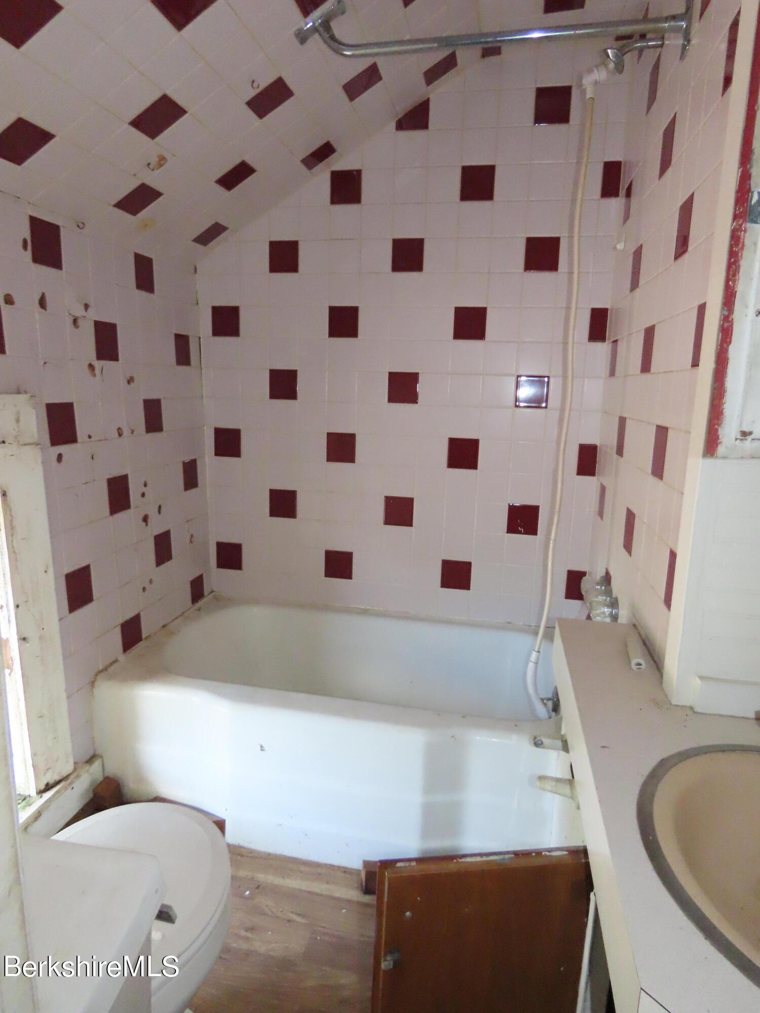 660 E Road Stamford, VT 05352 - Photo 31 of 41 a bathroom with a bathtub and a toilet