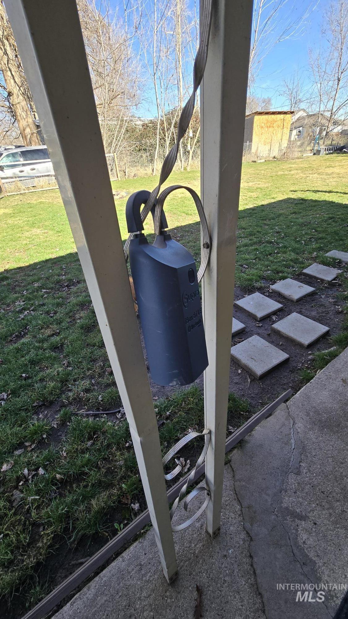 798 Dolson Lane Eagle, ID 83616 - Photo 32 of 33 Exterior view of a lock box