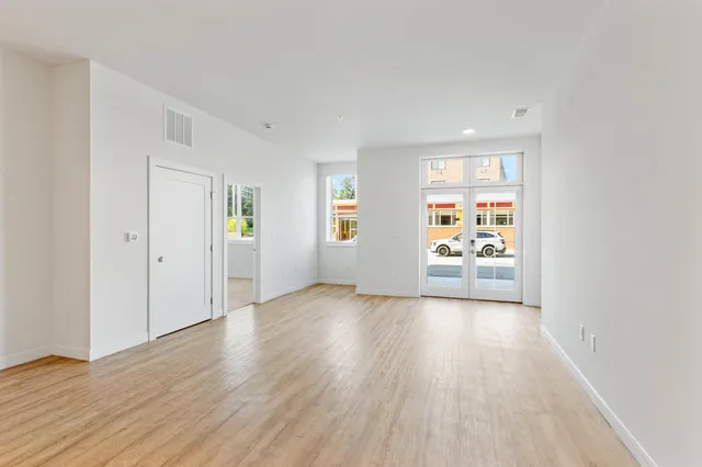 $1,765 | 5945 6th Avenue, Unit 116, Kenosha, WI 53140