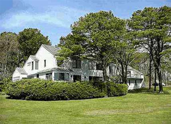 25 Sengekontacket Road Oak Bluffs, MA 02557 - Photo 2 of 2 http://d1qzqeyxiitrap.cloudfront.net/photos/10870/600/ea557b38.jpg