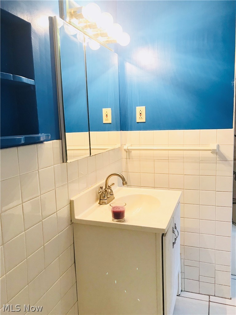 1416 Clearview Road Cleveland, OH 44124 - Photo 13 of 17
