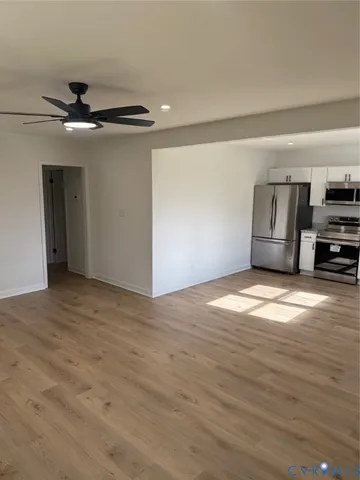 a view of a livingroom with furniture