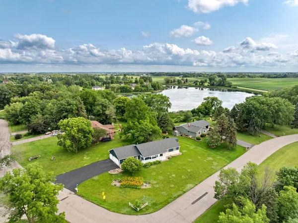 $549,900 | 833 Tyrol Lane, Shakopee, MN 55379