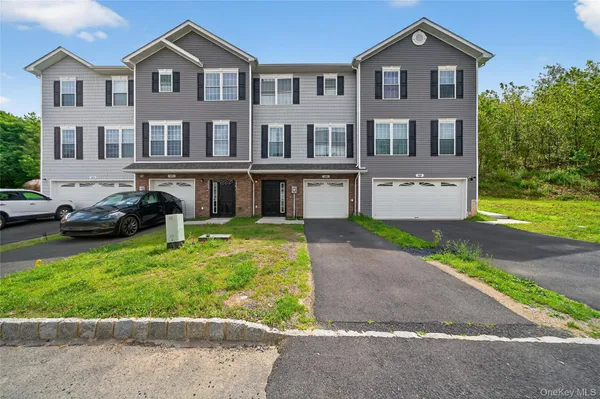 $525,000 | 505 Iron Forge Lane, New Windsor, NY 12553