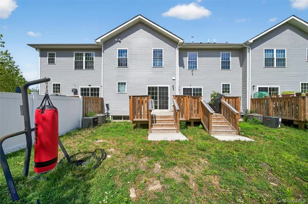 $525,000 | 505 Iron Forge Lane, New Windsor, NY 12553