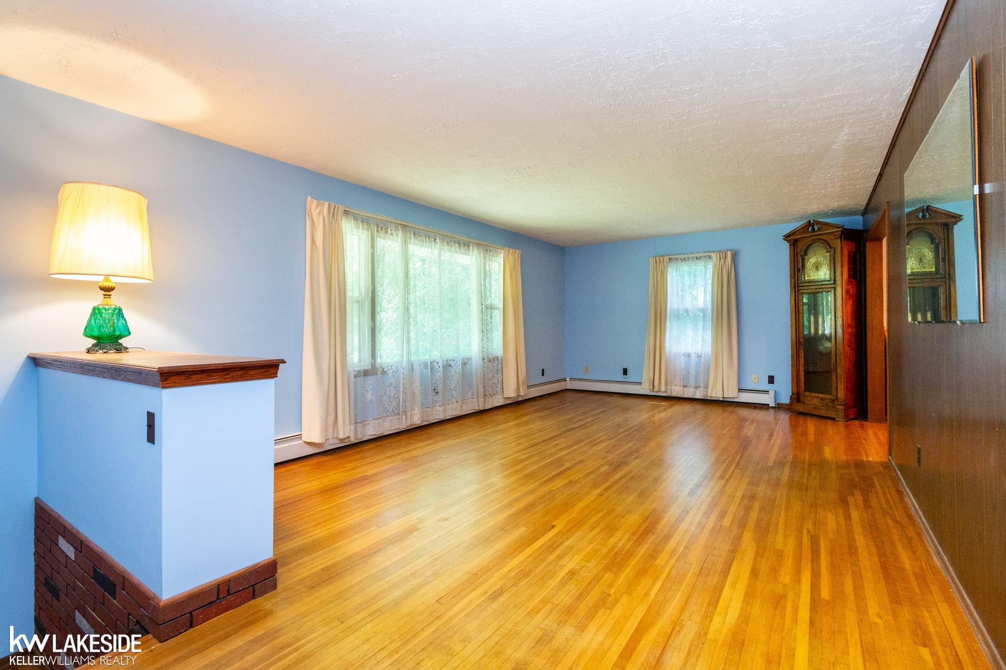 2488 Brighton Road Howell, MI 48843 - Photo 8 of 54 50145920-8a0efe5d-613a-4daa-be9f-c668f84eaf18.JPG
