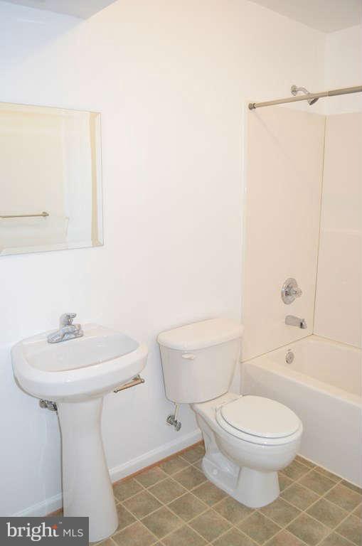 819 Medway Road Hagerstown, MD 21740 - Photo 14 of 18 Bath