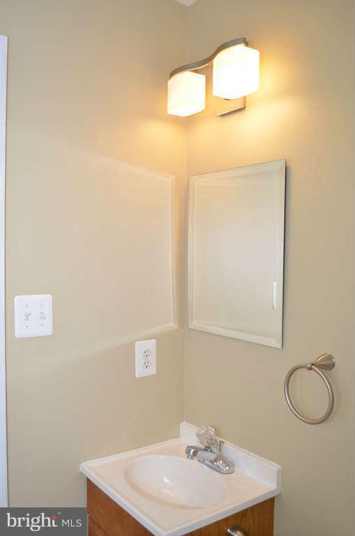 819 Medway Road Hagerstown, MD 21740 - Photo 9 of 18 Bath (Master)