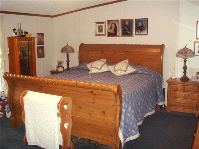805 Chestnut Grove Road Pulaski, TN 38478 - Photo 11 of 20 MASTER SUITE WITH WALK-IN CLOSET AND PRIVATE BATH