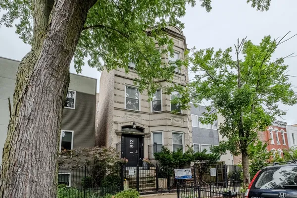 $1,820 | 912 North Richmond Street, Unit 1R, Chicago, IL 60622