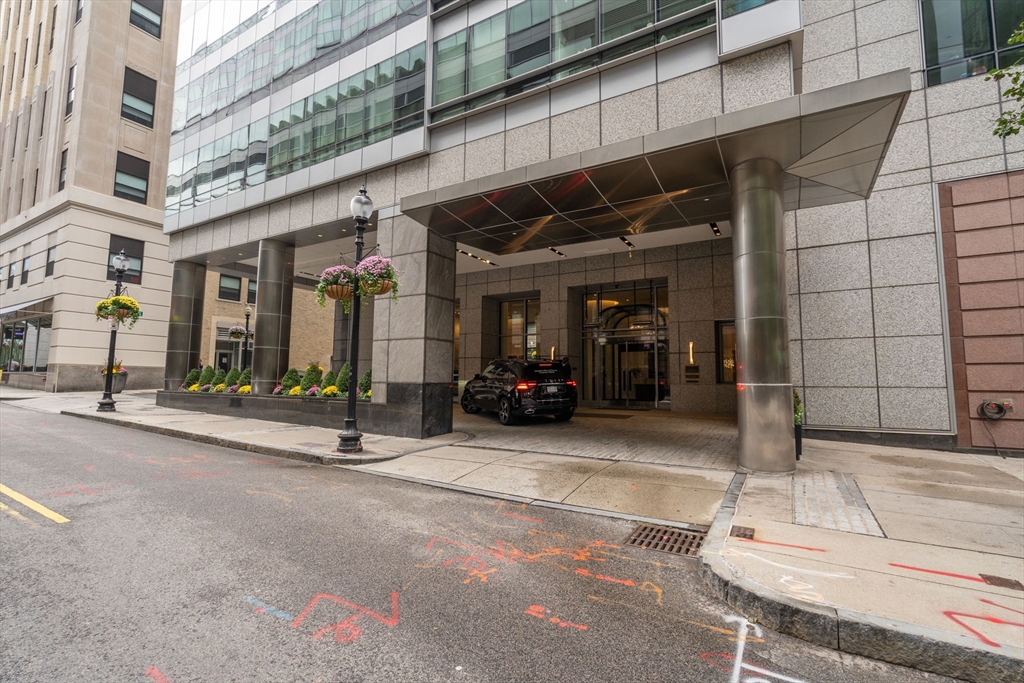 1 Avery Street, Unit 33A Boston, MA 02111 - Photo 27 of 29 a view of a building with gym equipment