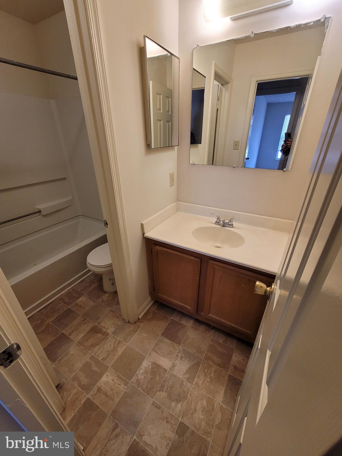 6037 Red Wolf Place Waldorf, MD 20603 - Photo 19 of 24 Hall Bathroom