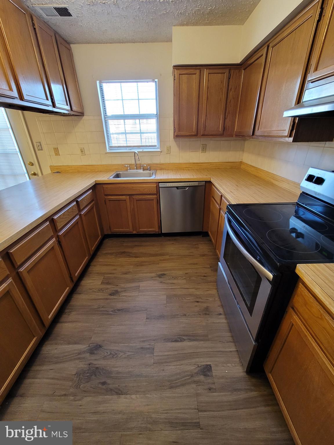 6037 Red Wolf Place Waldorf, MD 20603 - Photo 8 of 24 Kitchen