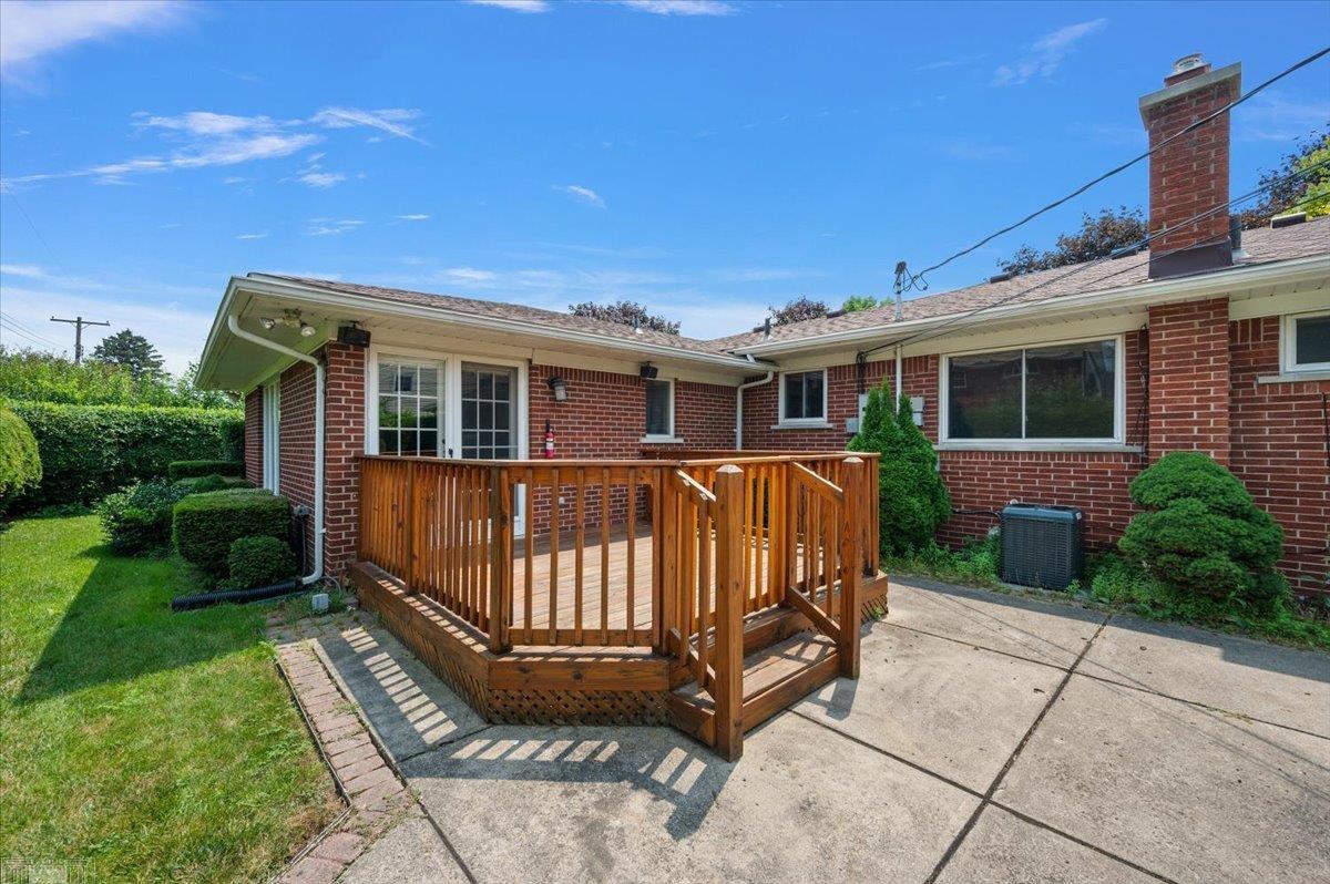632 South Rosedale Court Grosse Pointe Woods, MI 48236 - Photo 49 of 63