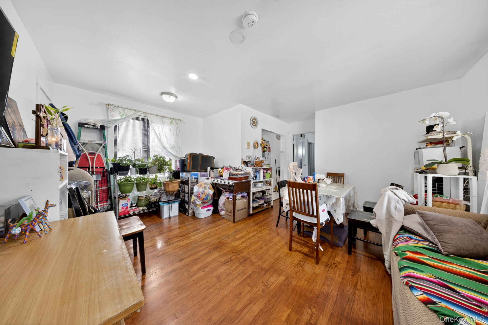 1st Floor --->