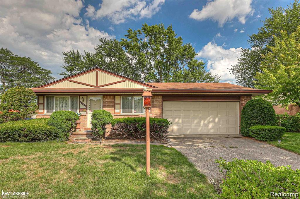 25810 Virginia Warren, MI 48091 - Photo 2 of 17