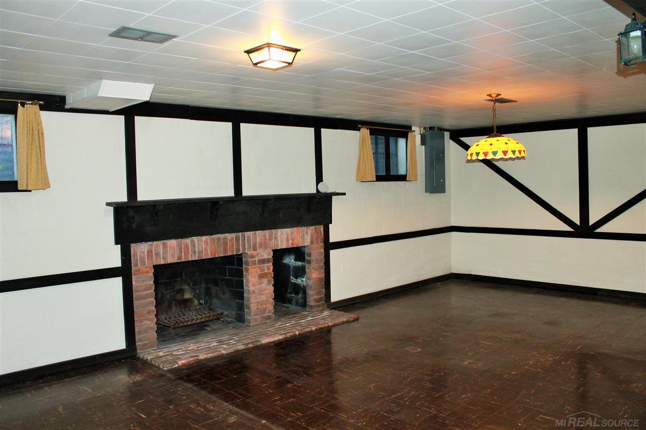 350 Moross Road Grosse Pointe, MI 48236 - Photo 68 of 70 31306320-68.JPG