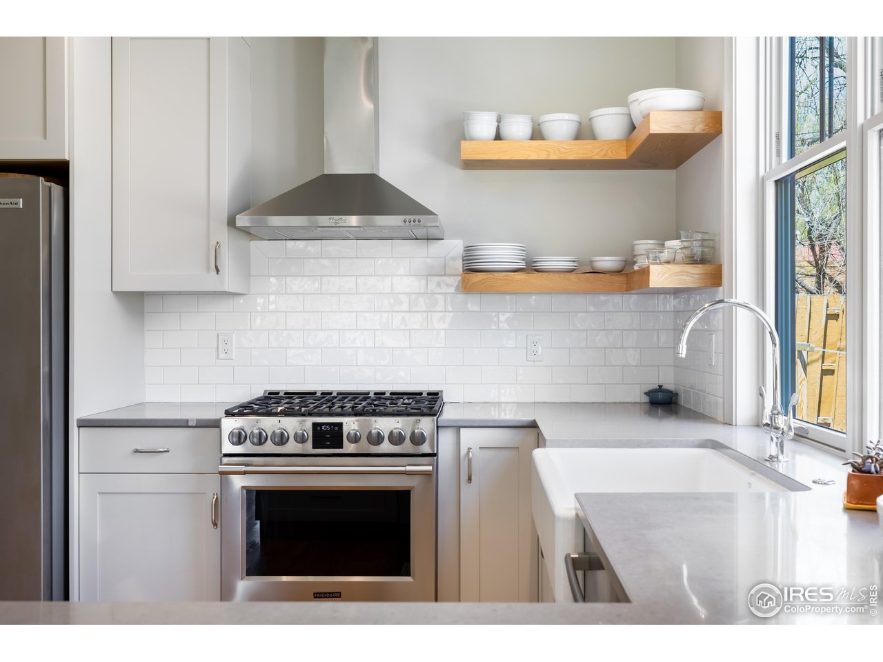 354 Apple Valley Road Lyons, CO 80540 - Photo 9 of 40 a kitchen with stainless steel appliances a stove and cabinets