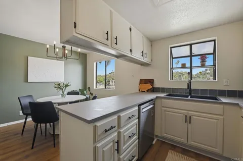 $499,999 | 2118 Oceanside Boulevard, Oceanside, CA 92054