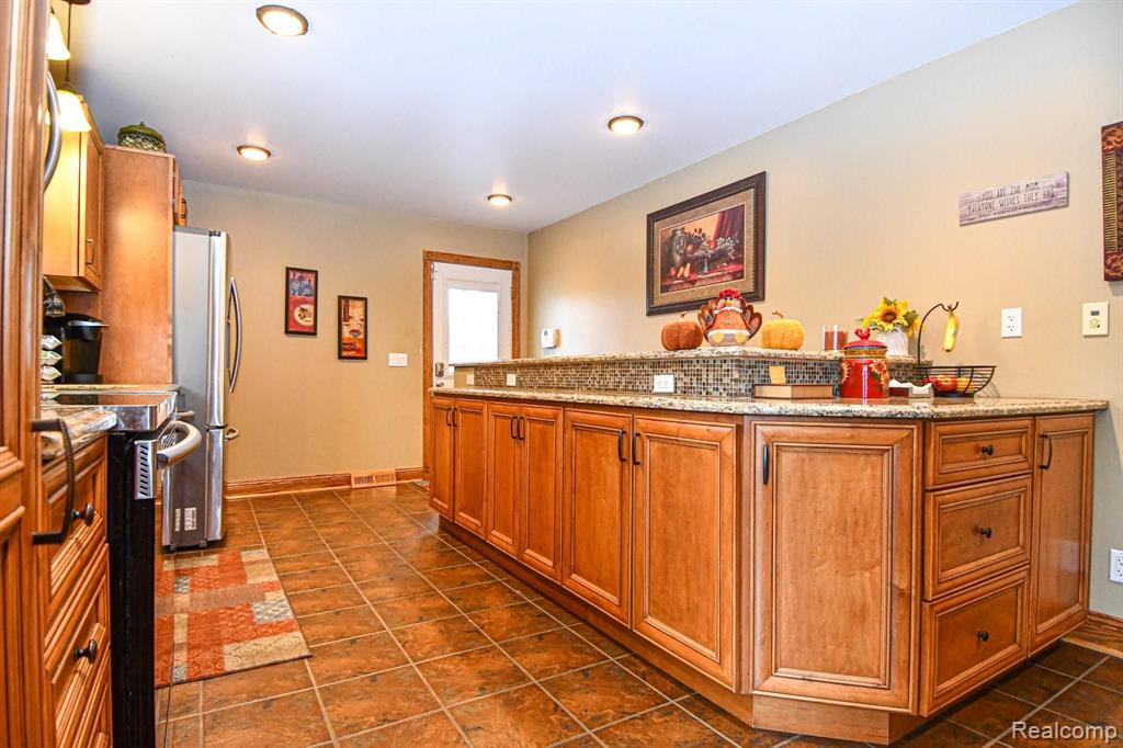 10376 Sharp Road Swartz Creek, MI 48473 - Photo 13 of 62