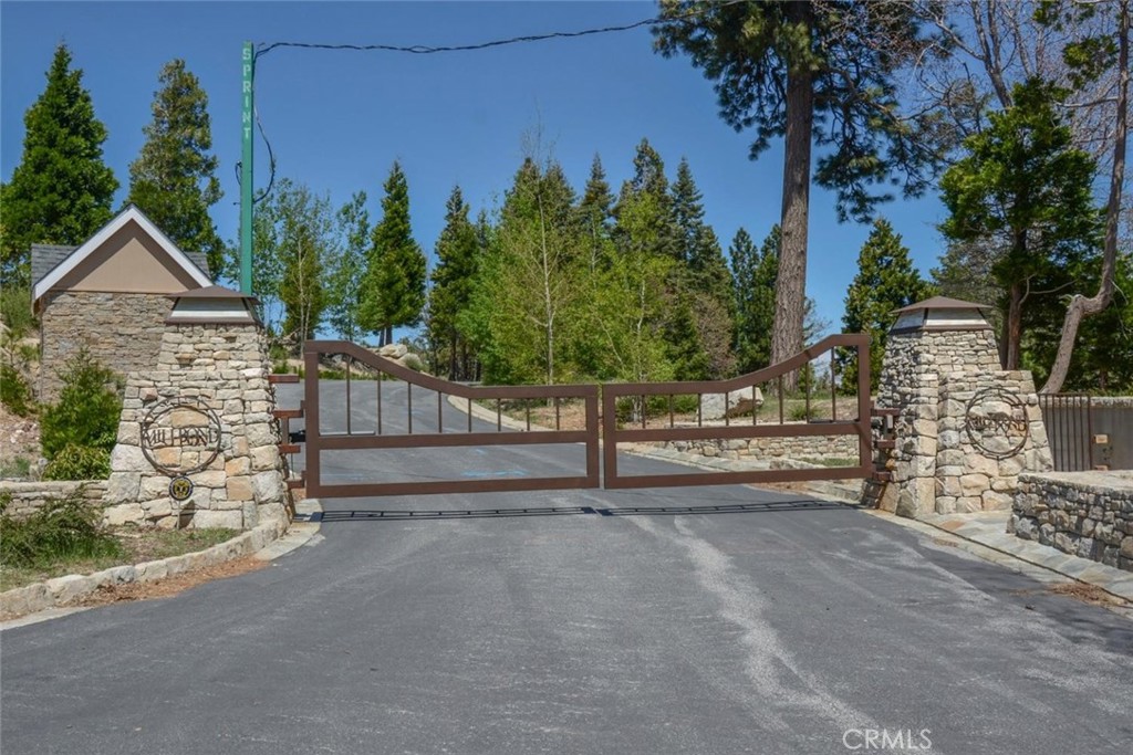 284 Hidden Forest Road Lake Arrowhead, CA 92352 - Photo 6 of 8 a view of outdoor space and yard