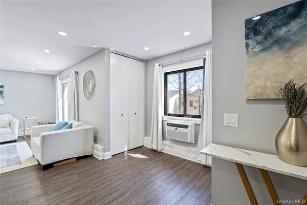 $450,000 | 24 Richmond Boulevard, Unit 4B, Ronkonkoma, NY 11779