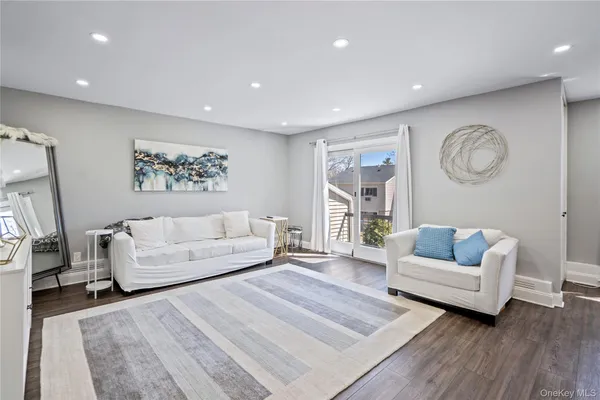 $450,000 | 24 Richmond Boulevard, Unit 4B, Ronkonkoma, NY 11779