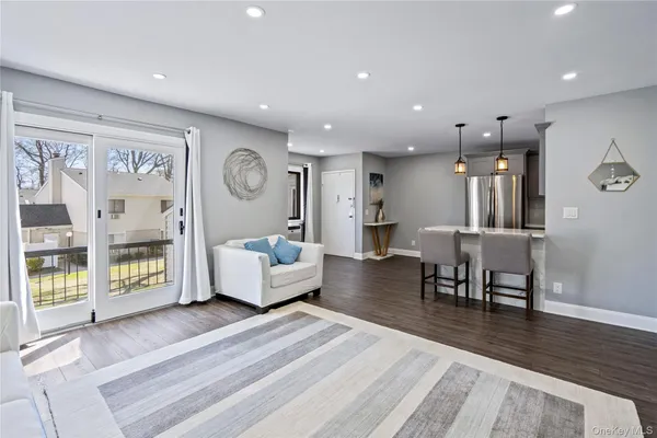 $450,000 | 24 Richmond Boulevard, Unit 4B, Ronkonkoma, NY 11779