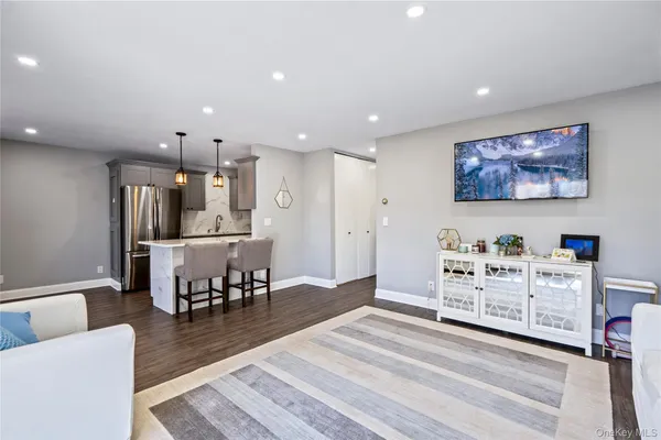 $450,000 | 24 Richmond Boulevard, Unit 4B, Ronkonkoma, NY 11779