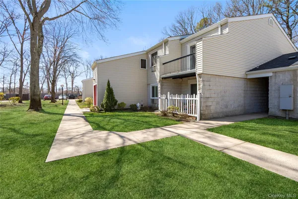 $450,000 | 24 Richmond Boulevard, Unit 4B, Ronkonkoma, NY 11779