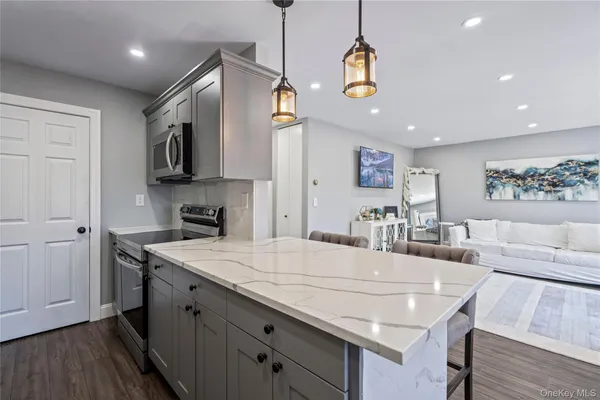 $450,000 | 24 Richmond Boulevard, Unit 4B, Ronkonkoma, NY 11779