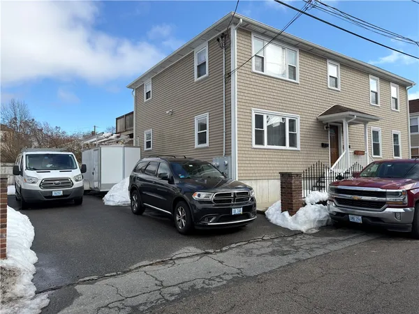 $2,800 | 6 Wilson Street, Unit 1, Bristol, RI 02809