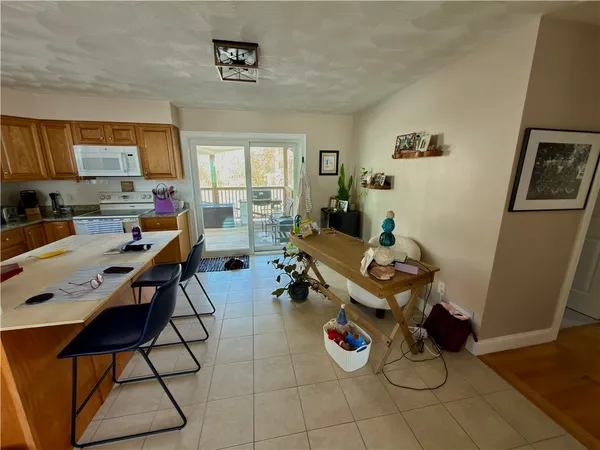 $2,800 | 6 Wilson Street, Unit 1, Bristol, RI 02809