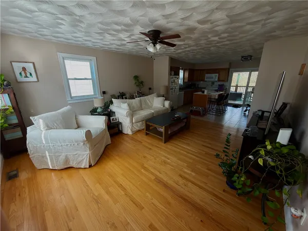 $2,800 | 6 Wilson Street, Unit 1, Bristol, RI 02809