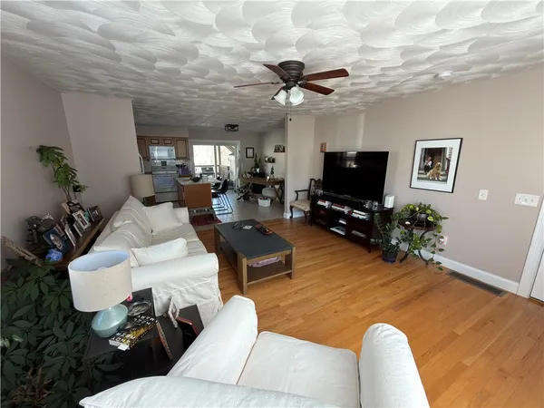 $2,800 | 6 Wilson Street, Unit 1, Bristol, RI 02809