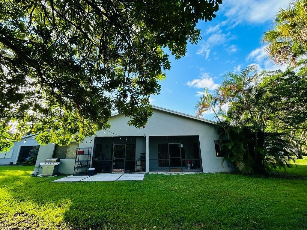 611 Racquet Club Road, Unit 1 Weston, FL 33326 - Photo 6 of 19 Gallery Image 6