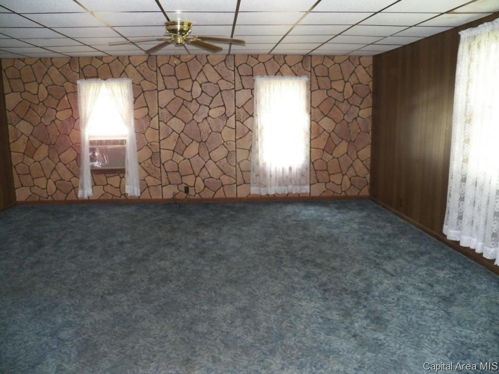 231 South Knox Street Oneida, IL 61467 - Photo 2 of 25 Gallery Image 2