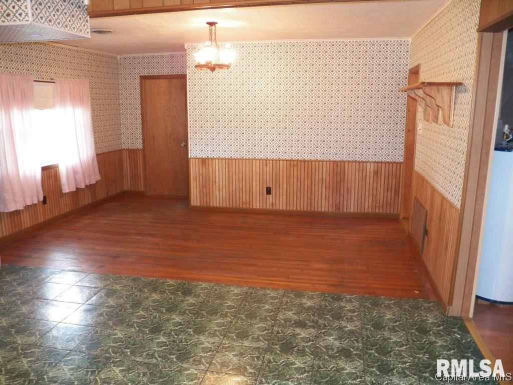 231 South Knox Street Oneida, IL 61467 - Photo 4 of 25 Gallery Image 4