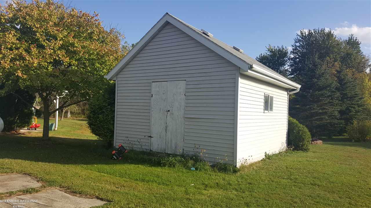 4051 Miller Road Capac, MI 48014 - Photo 4 of 36