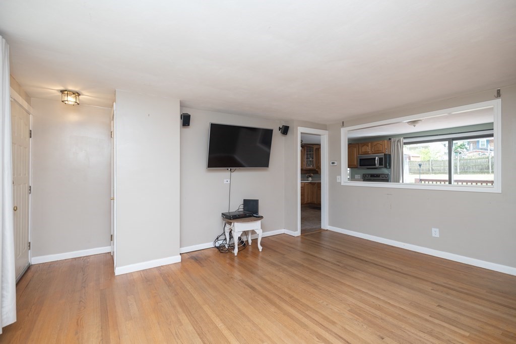 87 Feltham Road Springfield, MA 01118 - Photo 8 of 26 Gallery Image 8