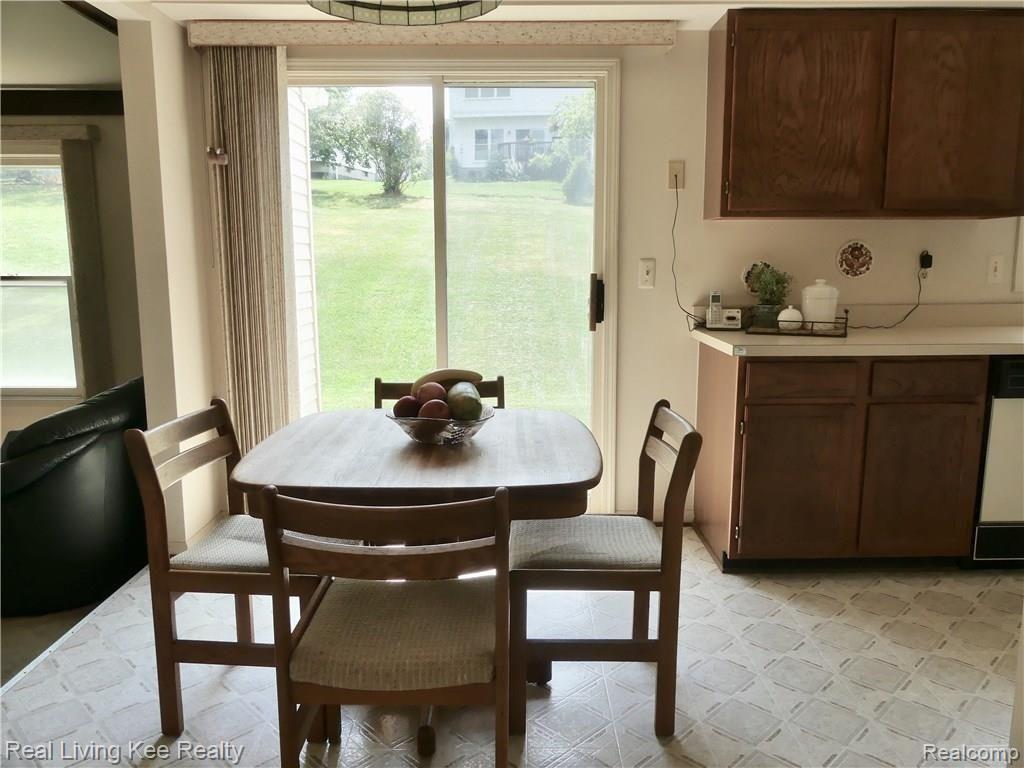 342 Whitney Drive Rochester Hills, MI 48307 - Photo 11 of 28