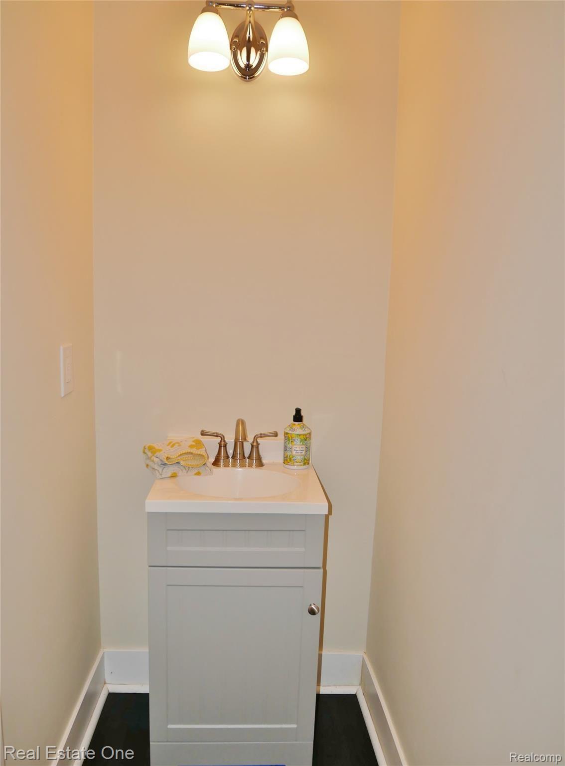 4350 Morgan Road Lake Orion, MI 48359 - Photo 10 of 28 powder rm.JPG