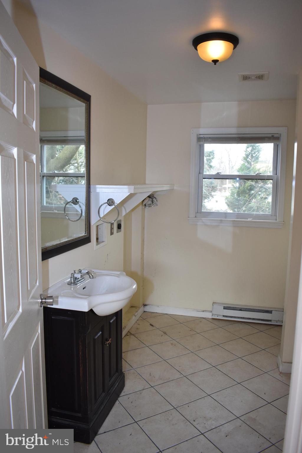 25472 Military Road Cascade, MD 21719 - Photo 4 of 26 Unit 1 Bath