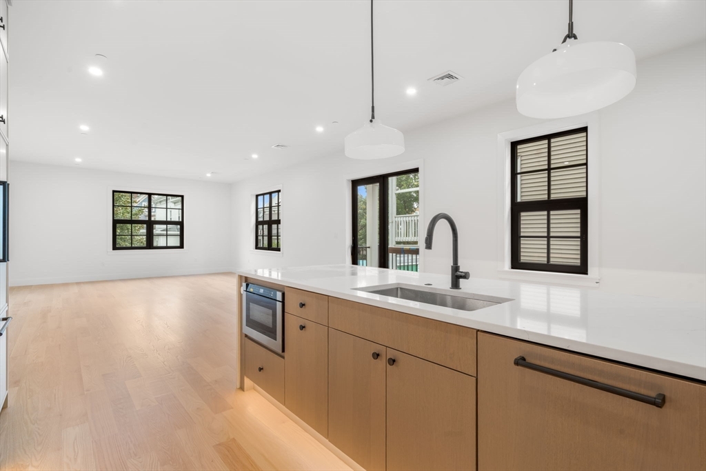 33 Pearl Street, Unit 4 Boston, MA 02125 - Photo 11 of 38